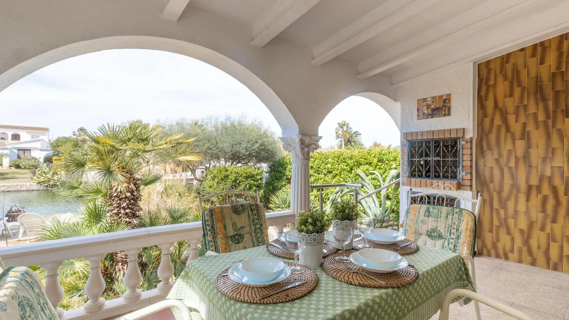 Holiday home Acogedor Chalet De 2 Dormitorios Con Amarre De 12,5M, Terraza Y Jardin En Empuriabrava - Hisp-288-62