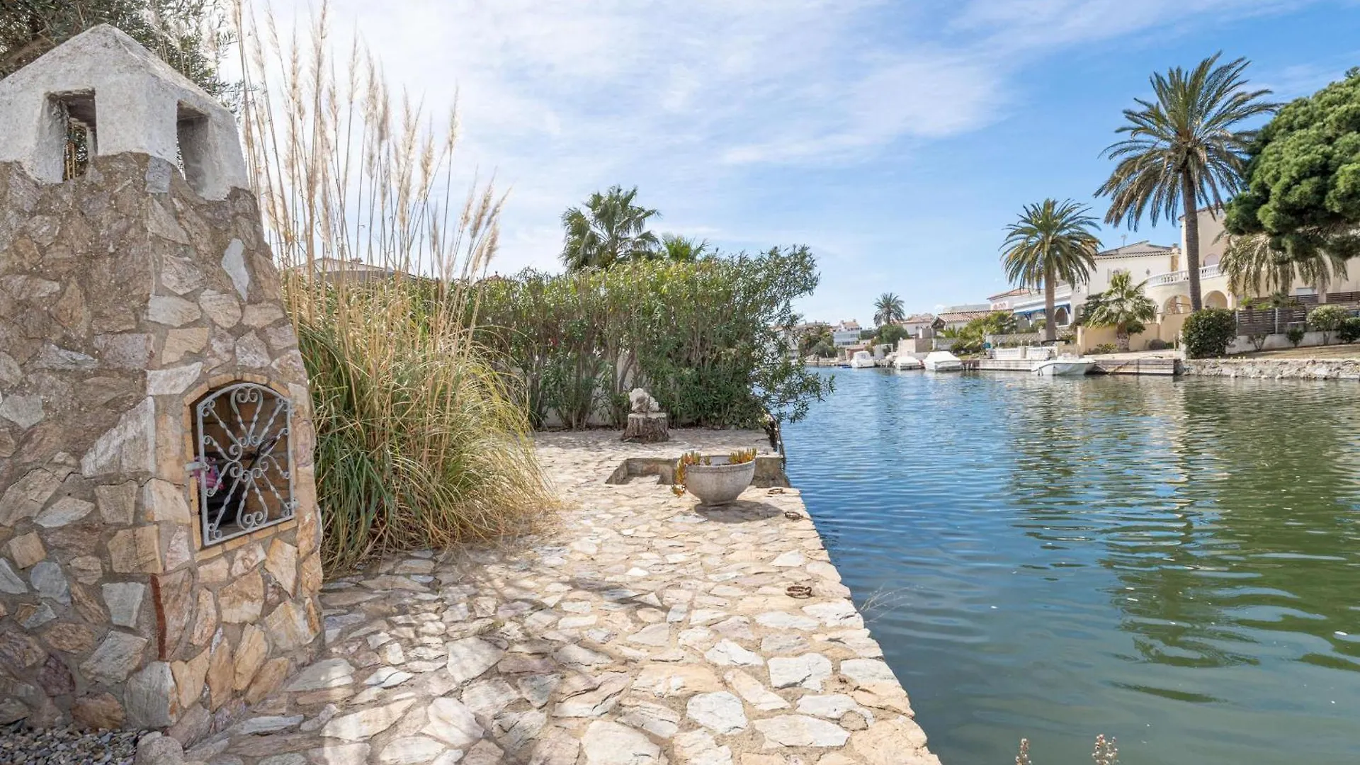 Acogedor Chalet De 2 Dormitorios Con Amarre De 12,5M, Terraza Y Jardin En Empuriabrava - Hisp-288-62 0*,  Spain