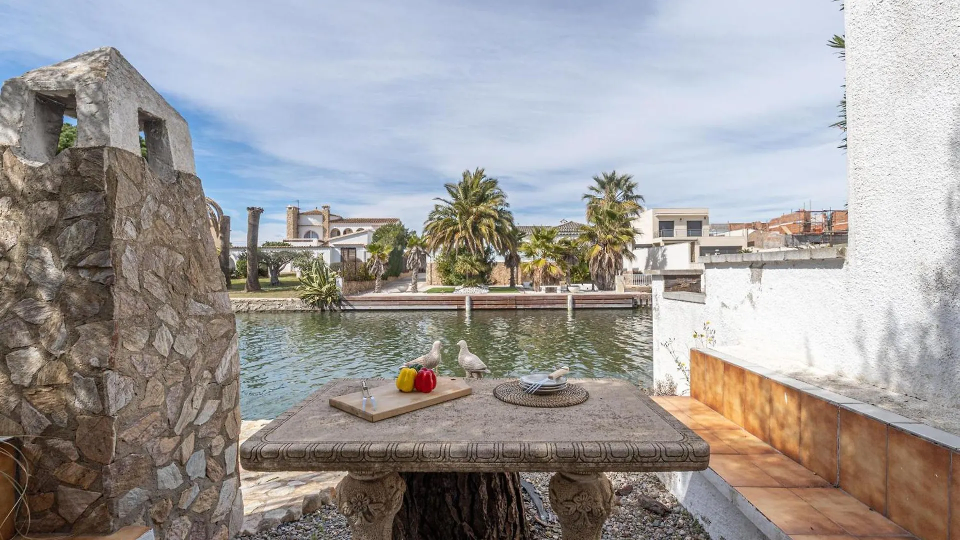 Holiday home Acogedor Chalet De 2 Dormitorios Con Amarre De 12,5M, Terraza Y Jardin En Empuriabrava - Hisp-288-62
