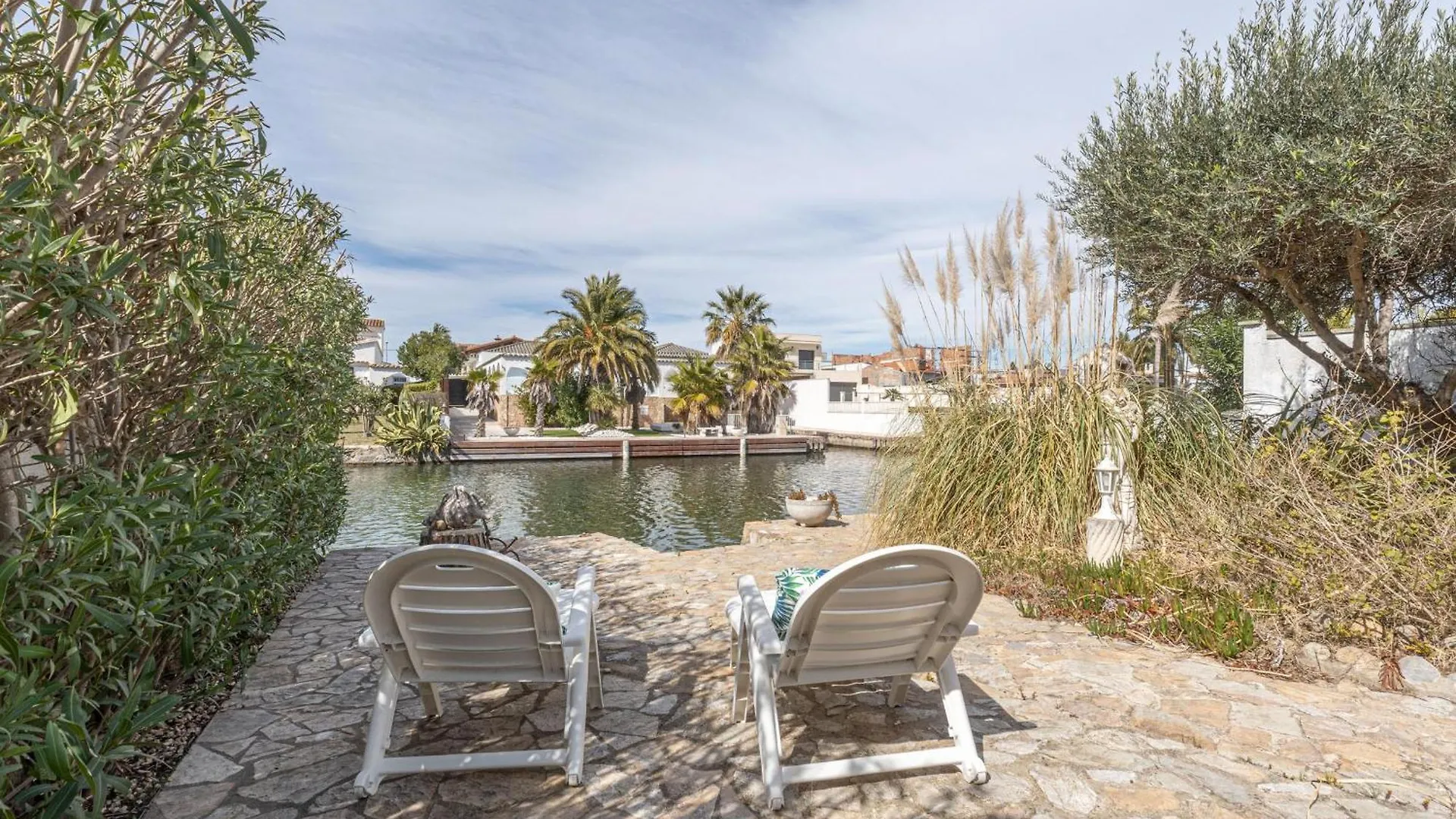 Acogedor Chalet De 2 Dormitorios Con Amarre De 12,5M, Terraza Y Jardin En Empuriabrava - Hisp-288-62 Spain