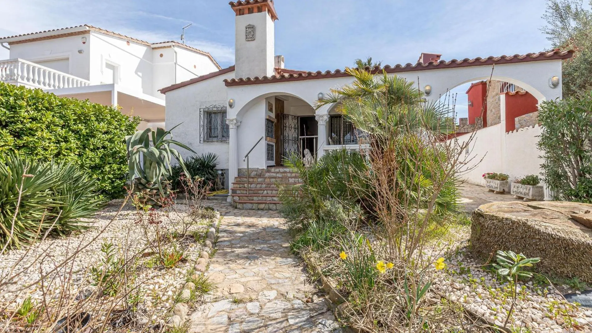 Acogedor Chalet De 2 Dormitorios Con Amarre De 12,5M, Terraza Y Jardin En Empuriabrava - Hisp-288-62